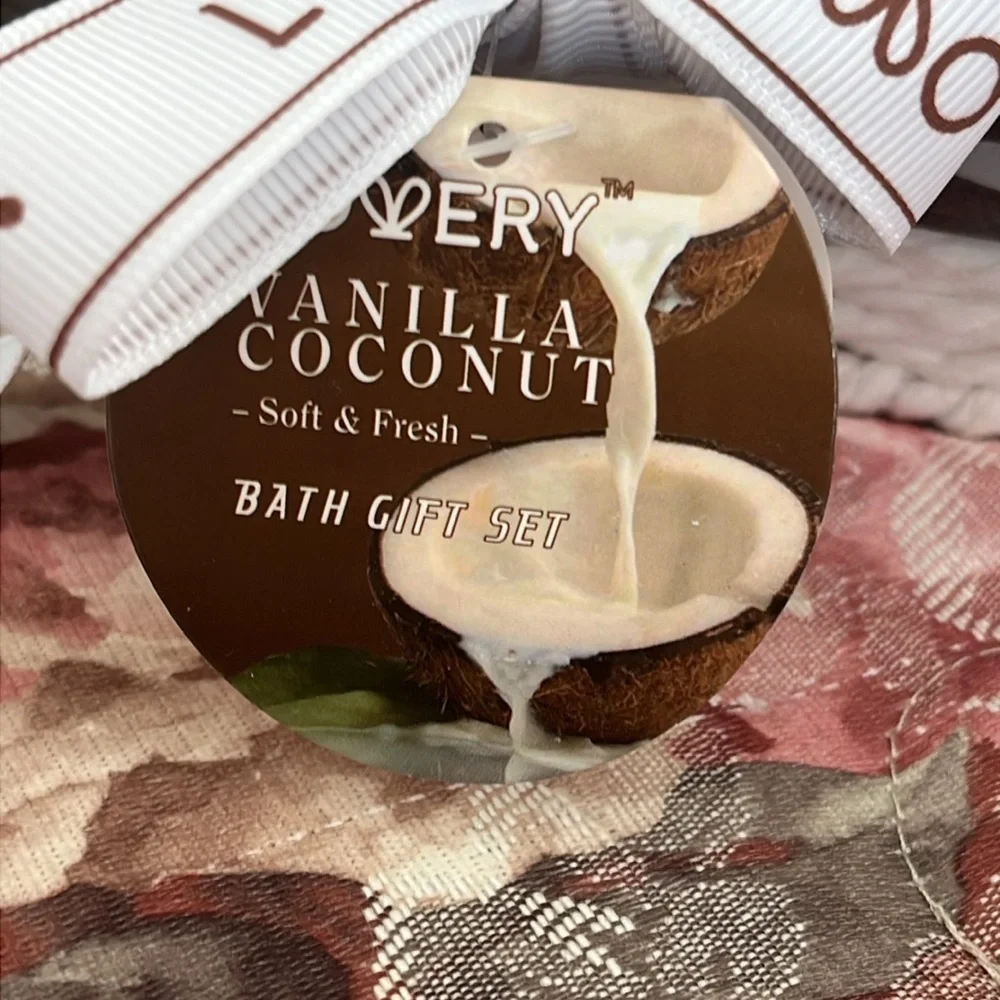 Brand New Vanilla Coconut Bath Set Gift Basket Gel Scrub Lotion Bath Bombs Salt